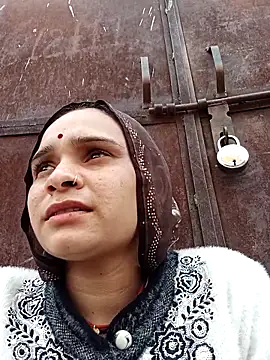 Snapshot of Bharti_thakurr chatting on 12.21.25 Bharti thakurr online show from 12.21.25