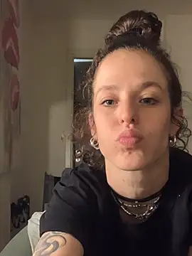 Snapshot of 4lien chatting on 03.17.26 4lien online show from 03.17.26