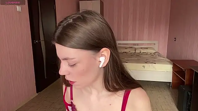 Snapshot of NeidaGowing chatting on 04.05.26 NeidaGowing online show from 04.05.26