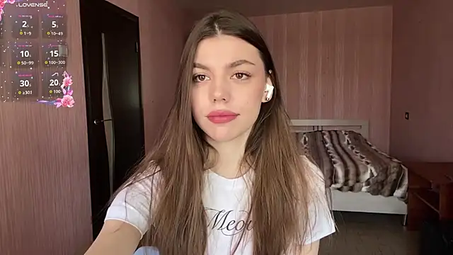 Snapshot of NeidaGowing chatting on 04.16.26 NeidaGowing online show from 04.16.26