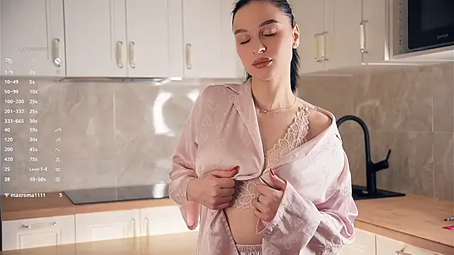 TyraEspina online show from 01.08.26