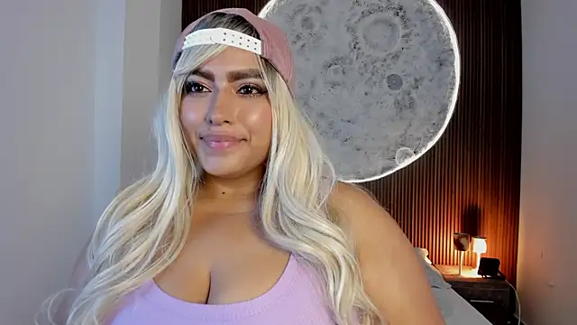 Snapshot of AmbarBrownn_ chatting on 05.16.26 AmbarBrownn online show from 05.16.26