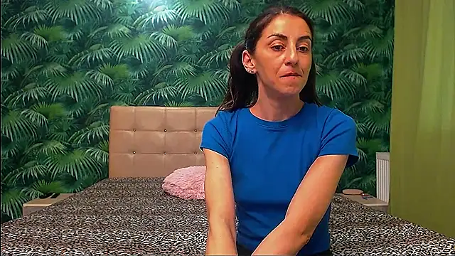 Snapshot of Stella_John chatting on 01.08.25 Stella John online show from 01.08.25