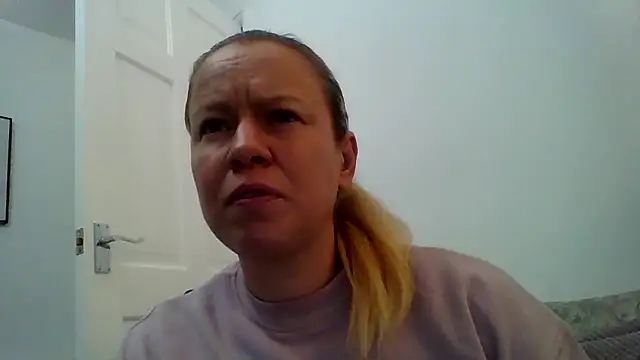 Snapshot of jennyblondeuk chatting on 01.09.26 jennyblondeuk online show from 01.09.26