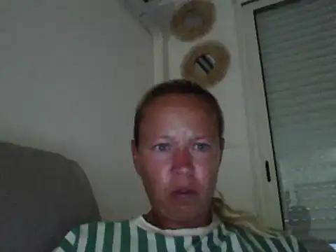 Snapshot of jennyblondeuk chatting on 06.30.26 jennyblondeuk online show from 06.30.26