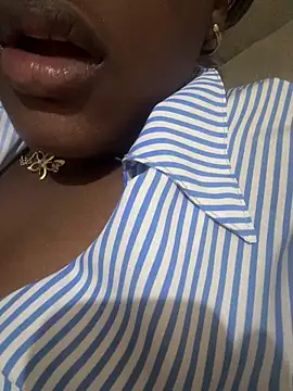 Snapshot of amorasecy chatting on 05.18.26 amorasecy online show from 05.18.26