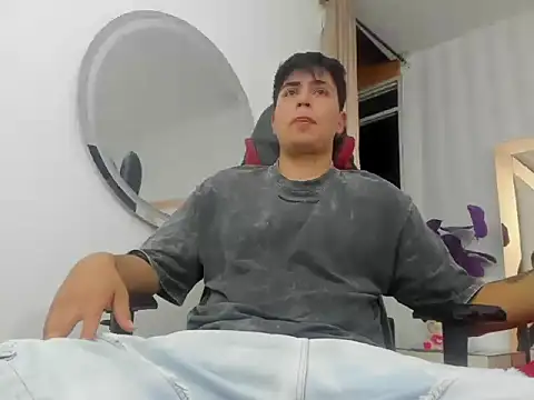 Snapshot of ThomasThund chatting on 01.14.26 ThomasThund online show from 01.14.26