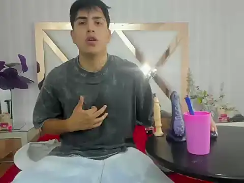 Snapshot of ThomasThund chatting on 01.14.26 ThomasThund online show from 01.14.26