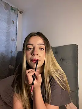 Snapshot of cute_emmma chatting on 02.20.26 cute emmma online show from 02.20.26