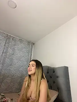 Snapshot of cute_emmma chatting on 03.01.26 cute emmma online show from 03.01.26