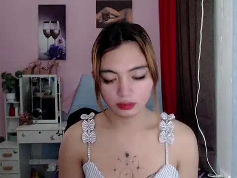 Snapshot of petite21gomez chatting on 12.21.25 petite21gomez online show from 12.21.25