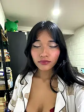 kittylove18  online show from 12.22.25