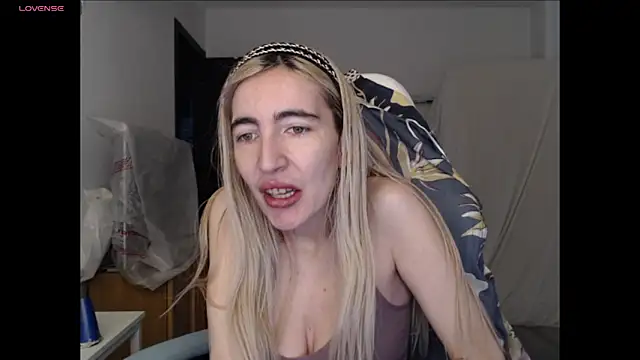 BarbieBlondieGirl online show from 05.18.26