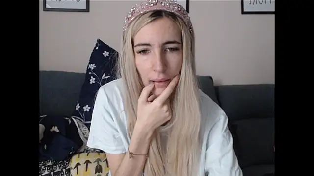 Snapshot of BarbieBlondieGirl chatting on 06.17.26 BarbieBlondieGirl online show from 06.17.26