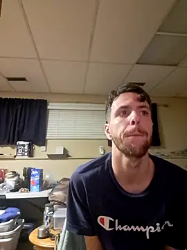 Snapshot of HungGuy1999 chatting on 12.22.25 HungGuy1999 online show from 12.22.25