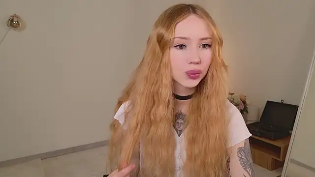 Snapshot of Zoe__Page chatting on 02.02.26 Zoe Page online show from 02.02.26