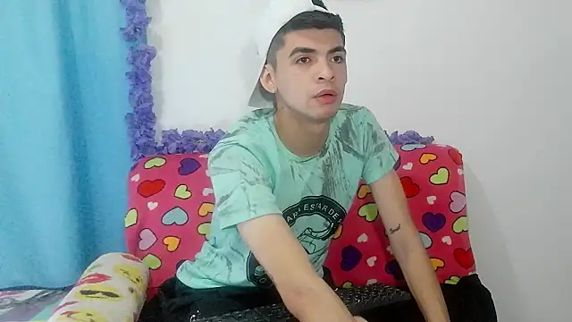 Snapshot of nico22love chatting on 02.13.26 nico22love online show from 02.13.26