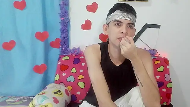 Snapshot of nico22love chatting on 02.15.26 nico22love online show from 02.15.26