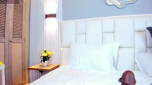 Elyn Leones online show from 03.14.26