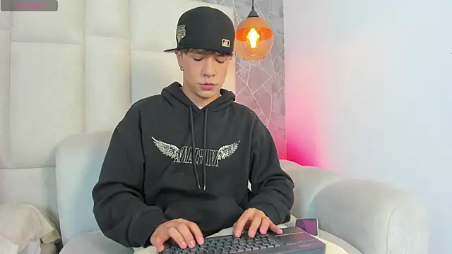 Snapshot of imxxjoel chatting on 04.24.26 imxxjoel online show from 04.24.26