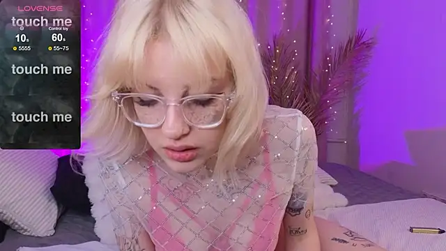 Snapshot of no_1dea chatting on 02.17.26 no 1dea online show from 02.17.26