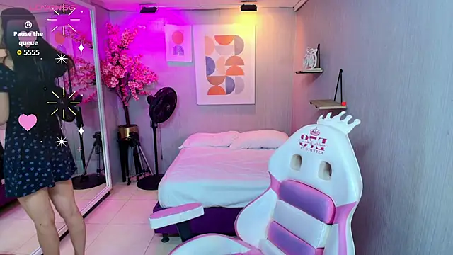 Snapshot of Sol_rousse chatting on 01.14.26 Sol rousse online show from 01.14.26