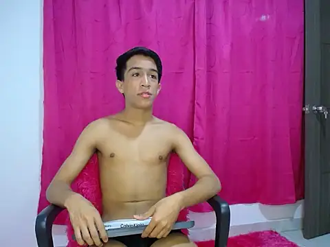 Snapshot of Lospervetidossinlimtes chatting on 01.15.26 Lospervetidossinlimtes online show from 01.15.26