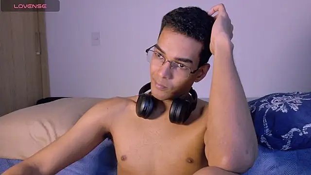 Pikashu7u7 online show from 03.12.26
