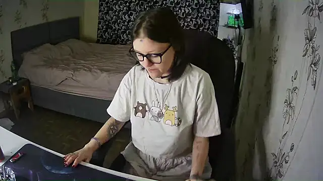 Snapshot of Withbeautyeyes chatting on 01.13.26 Withbeautyeyes online show from 01.13.26