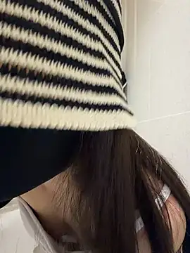 Snapshot of ZJbaby chatting on 05.19.26 ZJbaby online show from 05.19.26