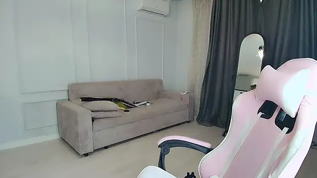 jasmilee online show from 07.04.26
