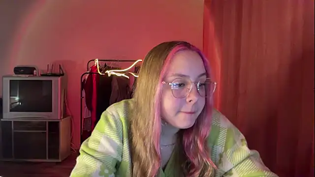 Snapshot of ZoraDearmon chatting on 02.12.26 ZoraDearmon online show from 02.12.26