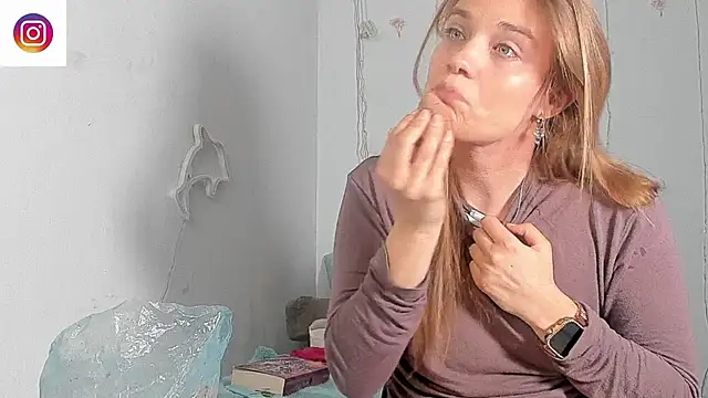 YoungSophie online show from 02.21.26