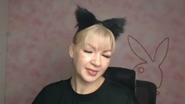 Snapshot of Madonna_Fire chatting on 03.08.26 Madonna Fire online show from 03.08.26