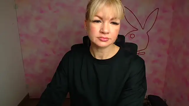 Snapshot of Madonna_Fire chatting on 03.09.26 Madonna Fire online show from 03.09.26