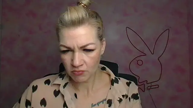 Snapshot of Madonna_Fire chatting on 04.10.26 Madonna Fire online show from 04.10.26