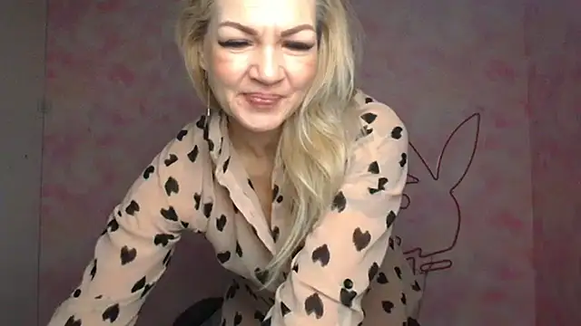 Snapshot of Madonna_Fire chatting on 04.11.26 Madonna Fire online show from 04.11.26