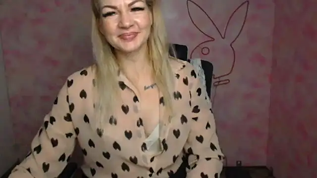 Snapshot of Madonna_Fire chatting on 04.11.26 Madonna Fire online show from 04.11.26