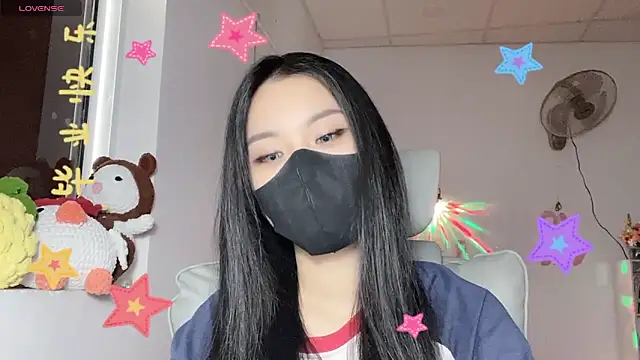 Snapshot of Tieu-May chatting on 06.10.26 Tieu-May online show from 06.10.26
