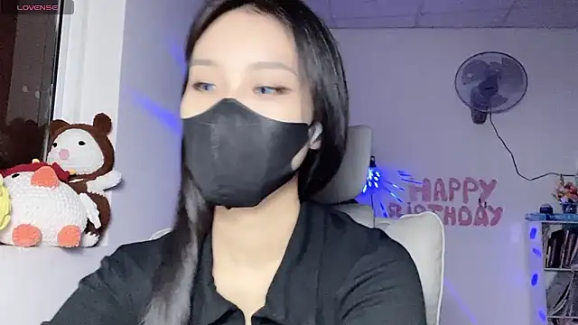 Snapshot of Tieu-May chatting on 06.12.26 Tieu-May online show from 06.12.26