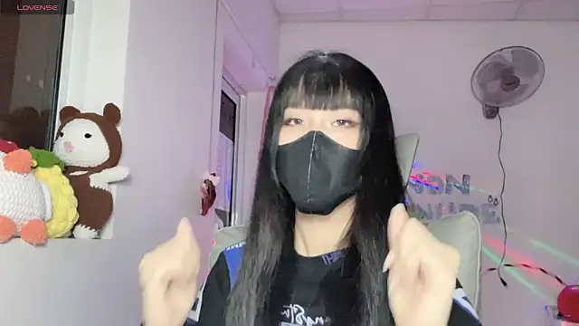Snapshot of Tieu-May chatting on 07.16.26 Tieu-May online show from 07.16.26