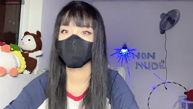Snapshot of Tieu-May chatting on 07.18.26 Tieu-May online show from 07.18.26