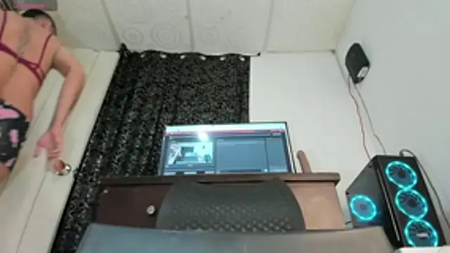 nickytabitch online show from 04.15.26