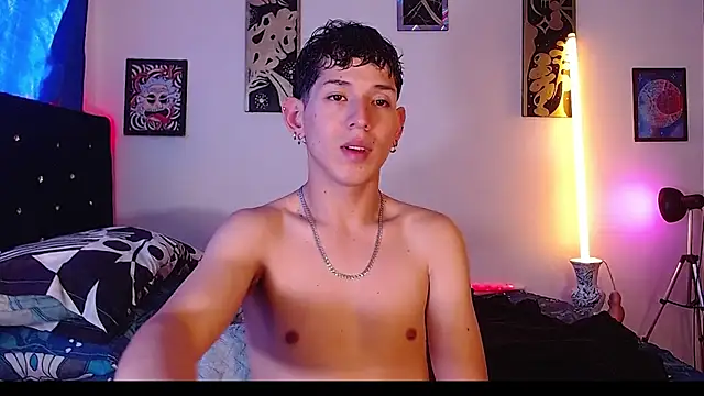 Snapshot of yorsamm_smit chatting on 02.15.26 yorsamm smit online show from 02.15.26