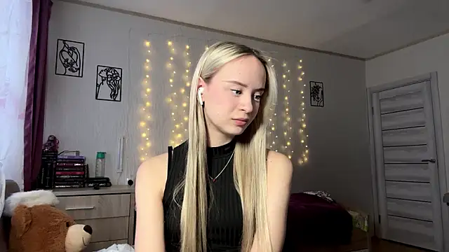 LatashiaOrcutt online show from 01.06.26