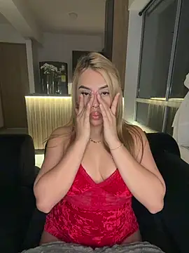 Snapshot of karymoron chatting on 02.04.26 karymoron online show from 02.04.26