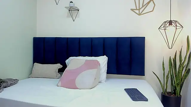 mayaevansmg online show from 02.20.26