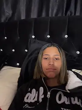 vicky bass  online show from 06.10.26