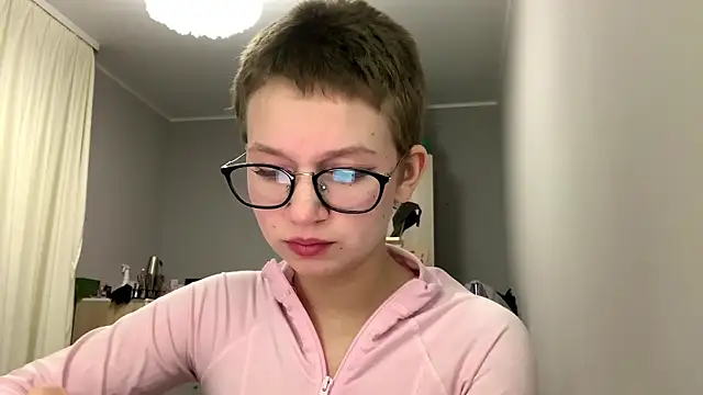 Snapshot of makeyousense chatting on 01.06.26 makeyousense online show from 01.06.26