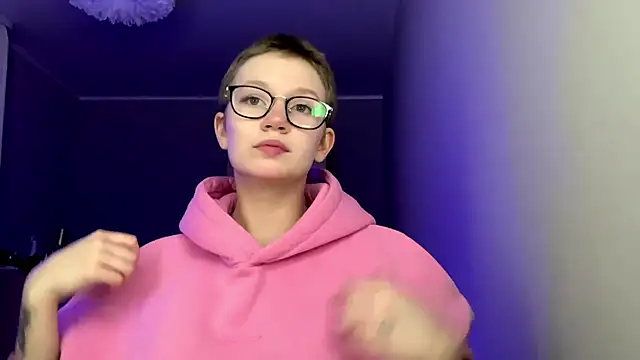 Snapshot of makeyousense chatting on 01.08.26 makeyousense online show from 01.08.26